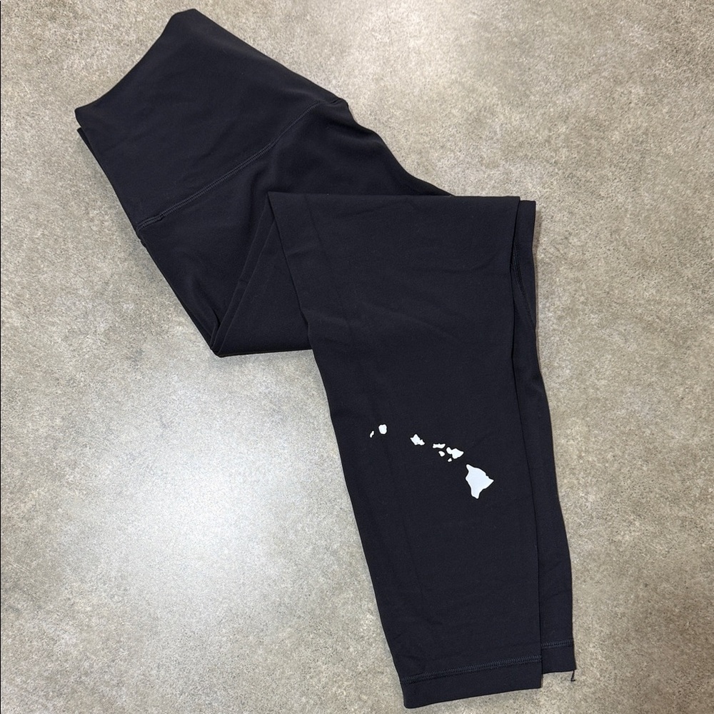 RARE!! Lululemon Athletica Black Leggings with White Island Design